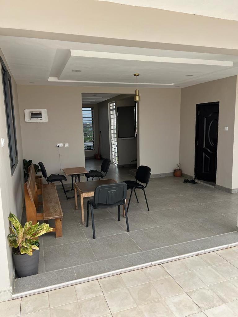 Bed and Breakfast Fowaa Lux Tema Exterior foto